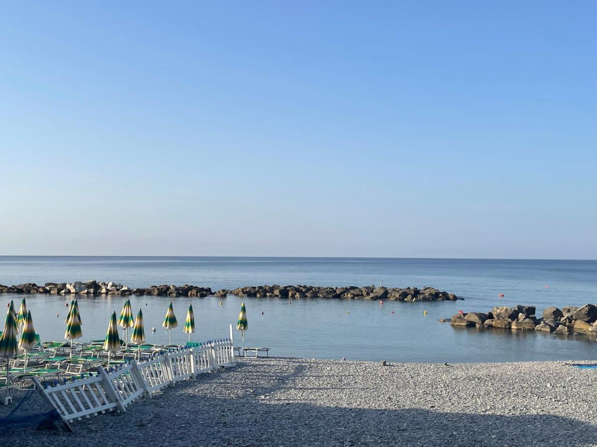 Casa Aiga Marina Appartement Ventimiglia Buitenkant foto